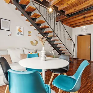 https://charming-loft-duomo-porta-romana.it-lombardy.com